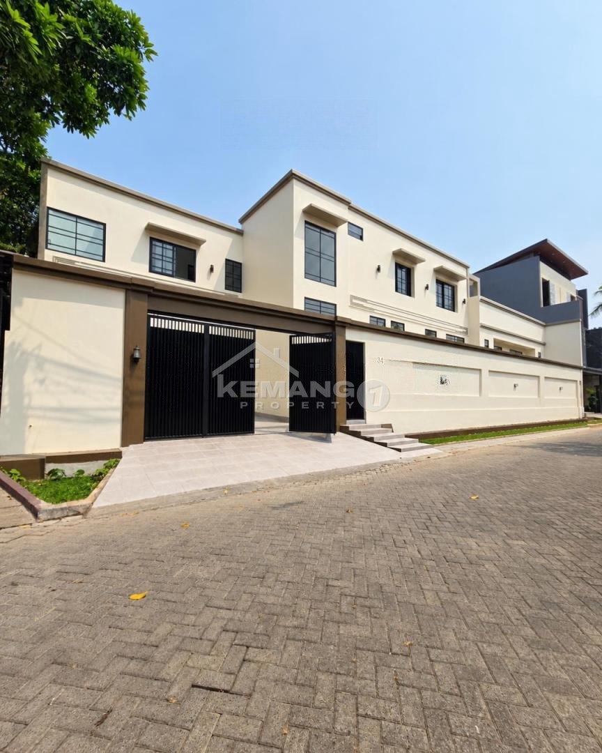 Rumah Mewah Baru di Kebayoran Lama Dekat ke Gandaria dan Pd Indah