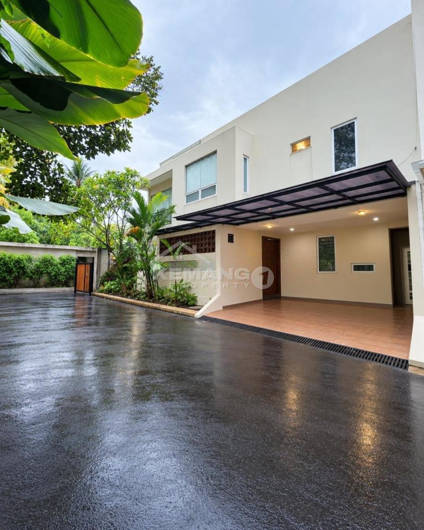 Townhouse 2 Lantai dengan Private Pool di Cilandak - 4Kt